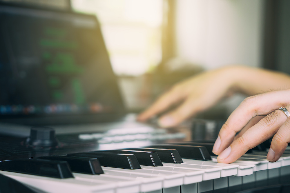 midi keyboard vs digital piano