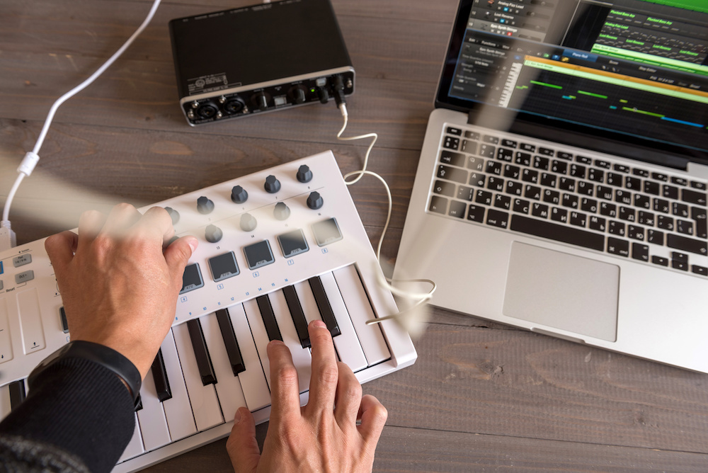 how to use midi keyboard with garageband